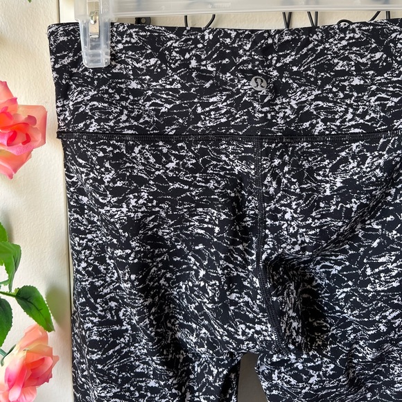 Lululemon | Wunder Under Leggings 6 Patterned - Picture 11 of 14